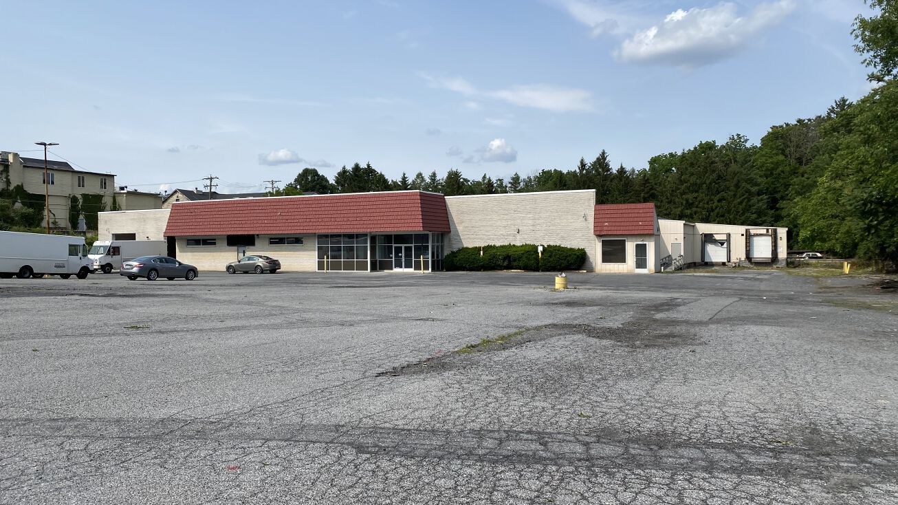 1947 Bernville Rd, Reading, PA 19601