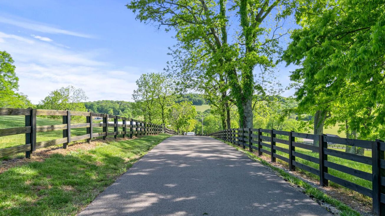 2775 Pullens Mill Rd, Culleoka, TN 38451