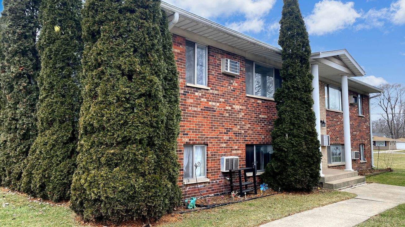 1150 N Indiana St, Griffith, IN 46307