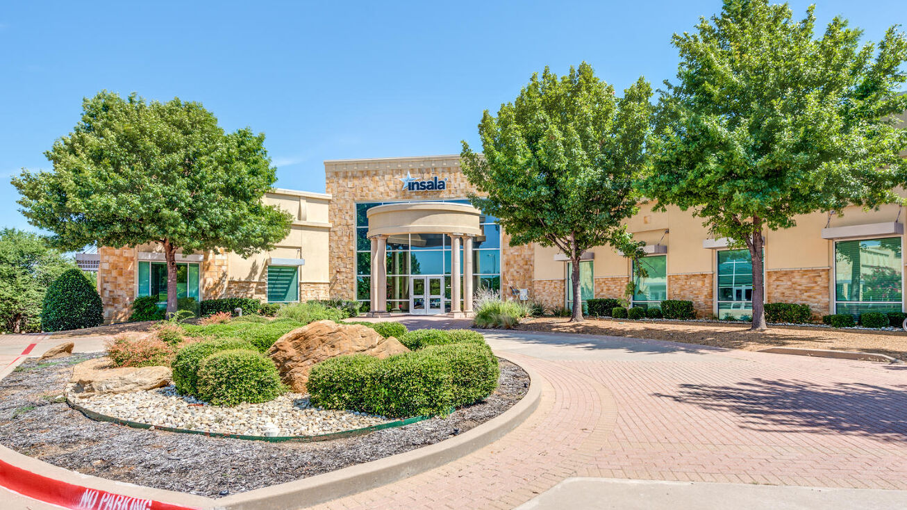 2005 NE Green Oaks Blvd, Arlington, TX 76006