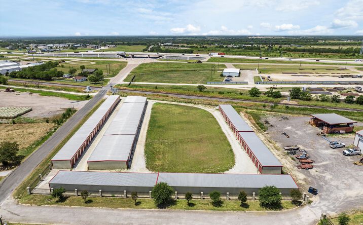 Pictures of Self Storage property located at 193 E Hilltop Ln, Elm Mott, TX 76640 for sales - image #1