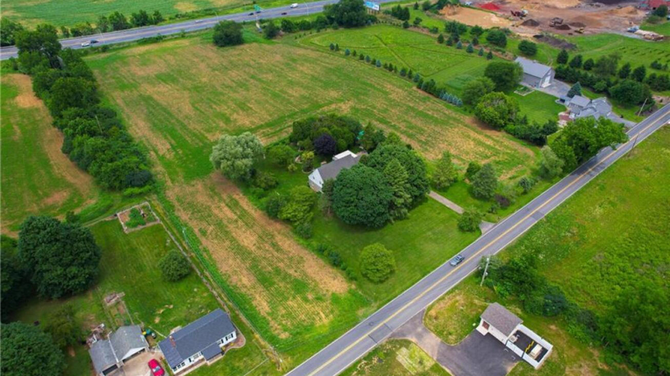 5575 Green Pond Rd, Easton, PA 18045