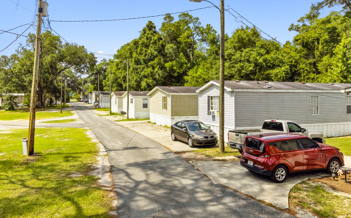 Pictures of Mobile Home Park property located at 307 Marcus Ln, Tallahassee, FL 32304 for comps - image #1