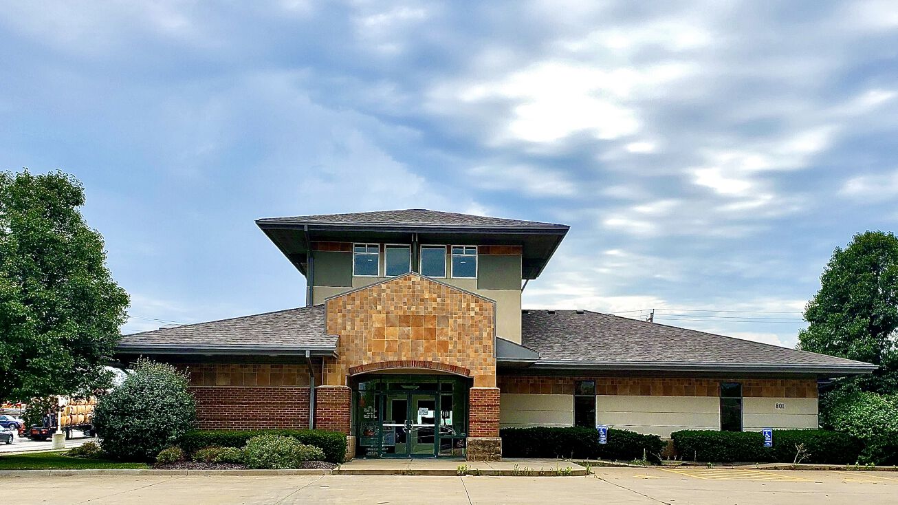 801 NW 25th St, Topeka, KS 66618