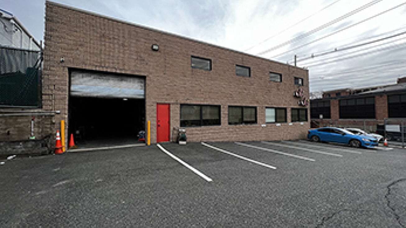 54 Schuyler St, Belleville, NJ 07109