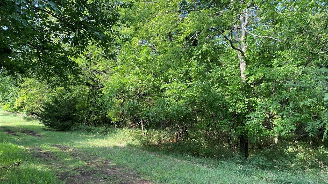 13 Tennessee Drive, Linn Valley, KS 66040