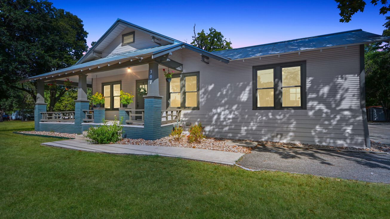 307 W Bridge St, New Braunfels, TX 78130