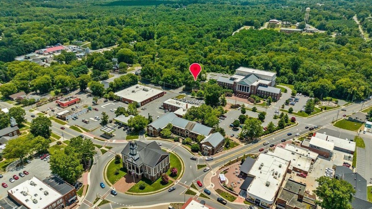 84 E Chatham St, Pittsboro, NC 27312