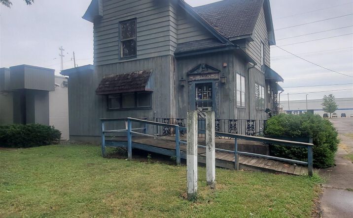 Pictures of Office property located at 1430 S 8TH Street, Springfield, IL 62703 for sales - image #1