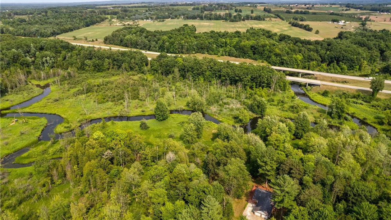 5322 Wayne Ave, Pentwater, MI 49449