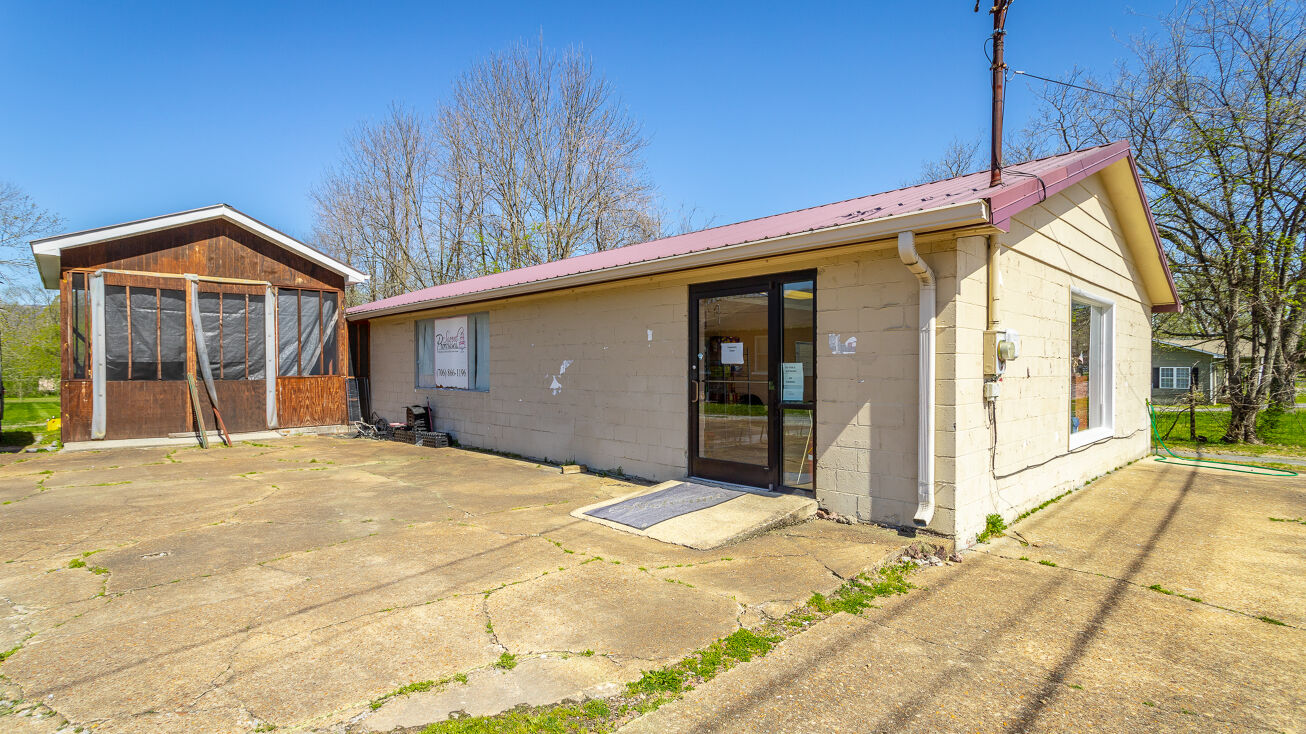 1105 McFarland Ave, Rossville, GA 30741