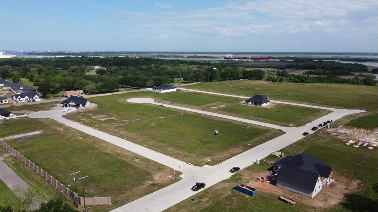 1409 Adelaide Ave, Port Neches, TX 77651