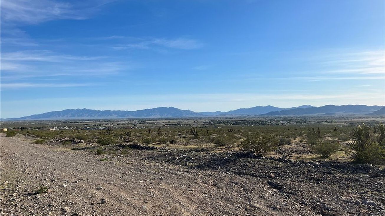 811 E Panther Way, Pahrump, NV 89060