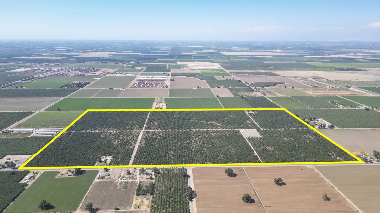 2725 E Riverdale Ave, Laton, CA 93242