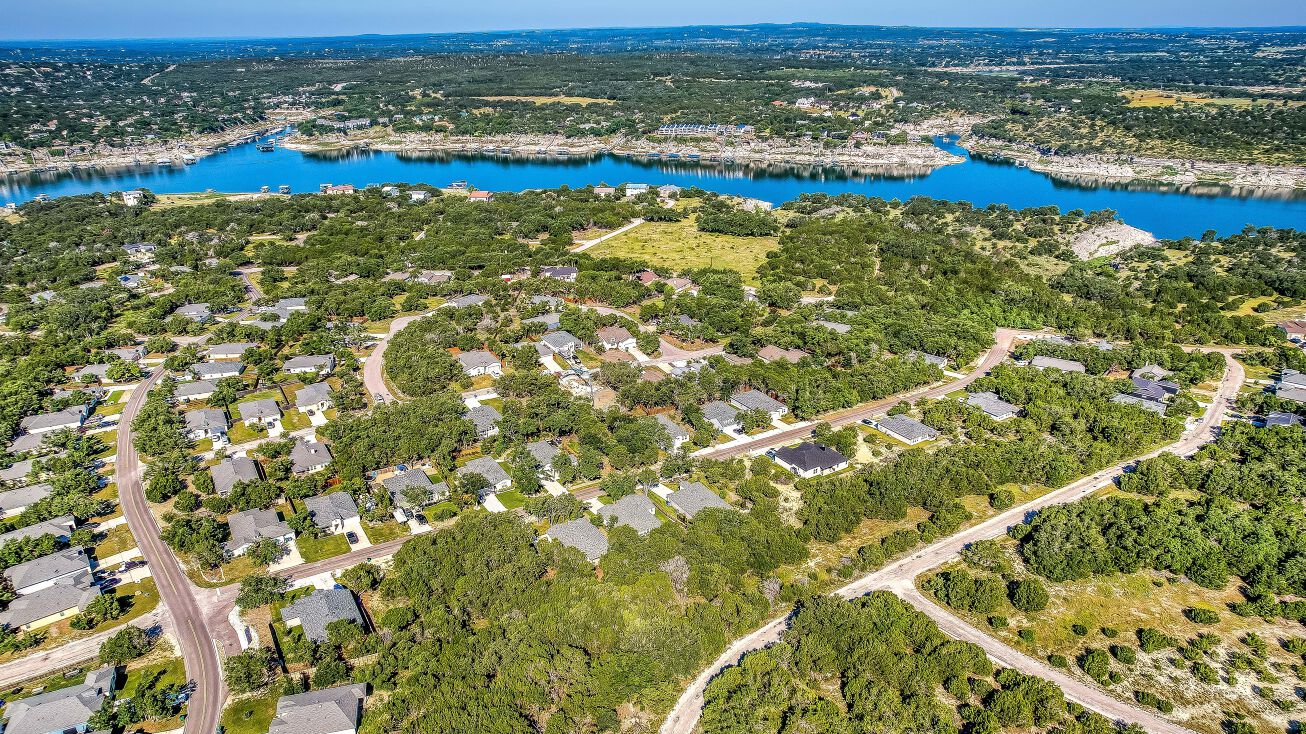 21707 Oxford Dr, Lago Vista, TX 78645