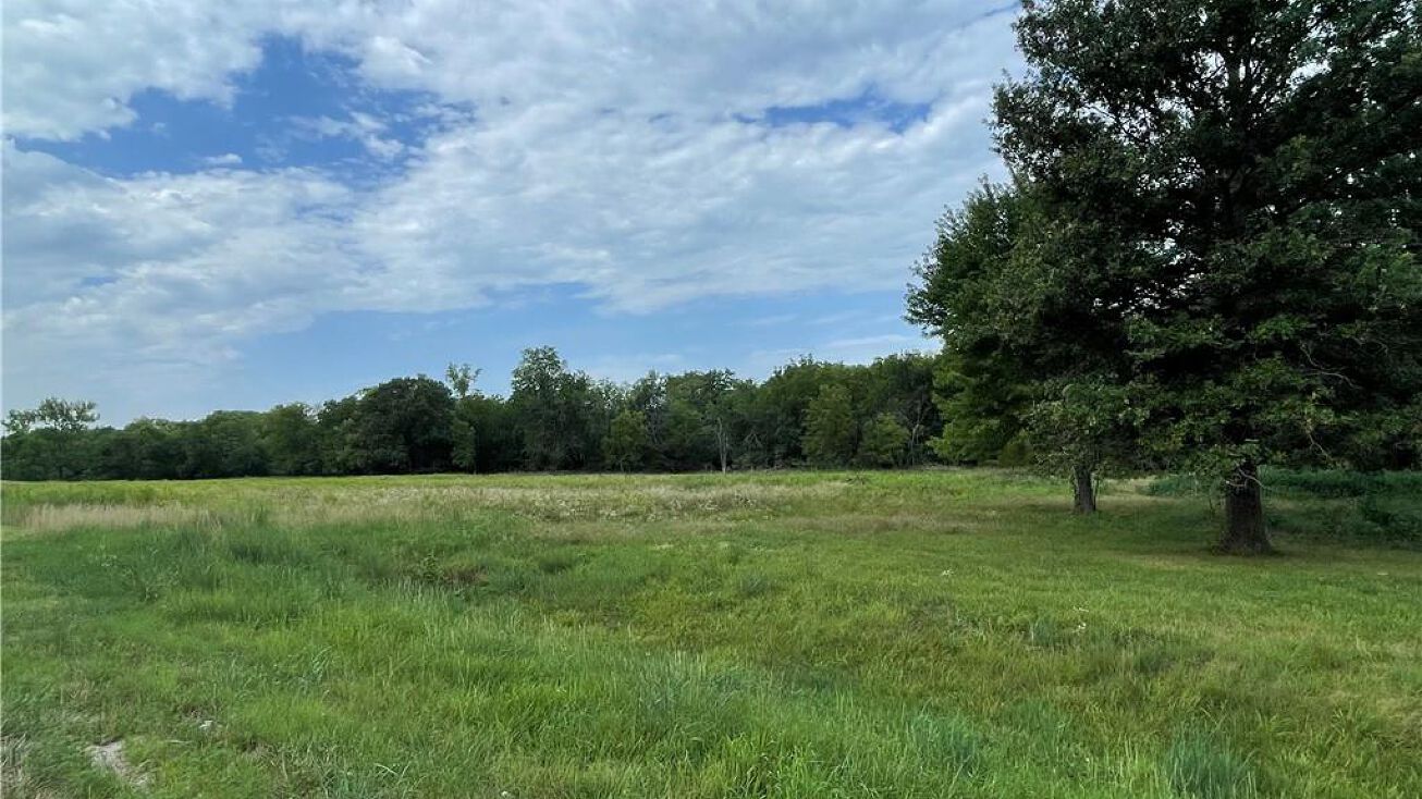 597 N 1850 Road, KS 66050