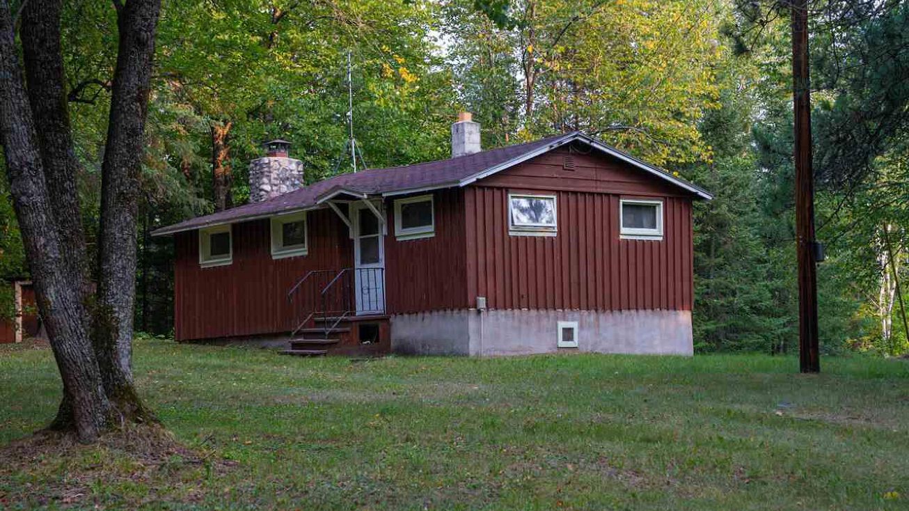 7139 Jola Rd, Eveleth, MN 55734