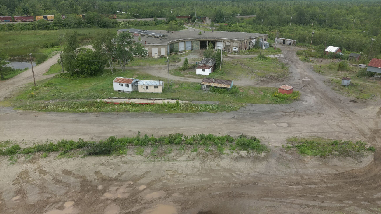 90 Diesel Shop Rd, Hermon, ME 04401