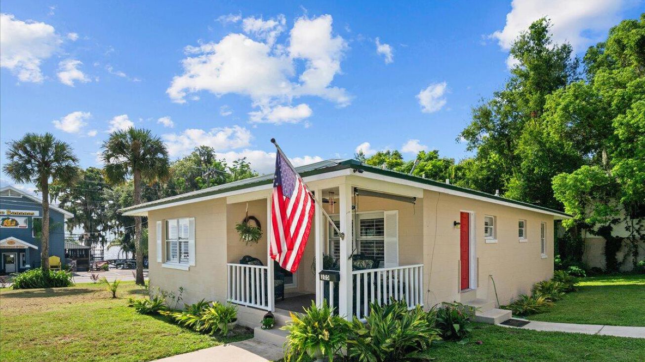 105 CENTRAL AVE, CRESCENT CITY, FL 32112