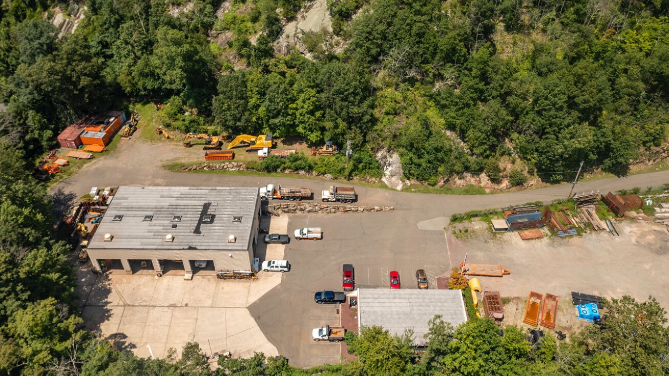 65 Edison Ave, Oakland, NJ 07436