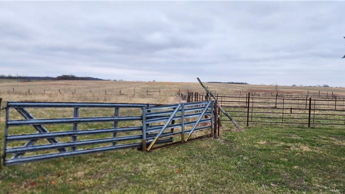 933 E 350C Road, Overbrook, KS 66524