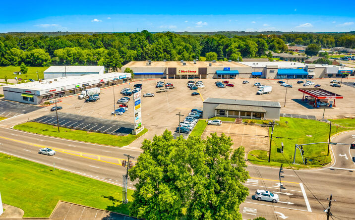 Pictures of Retail property located at 507 18th Ave N, Columbus, MS 39705 for sales - image #1