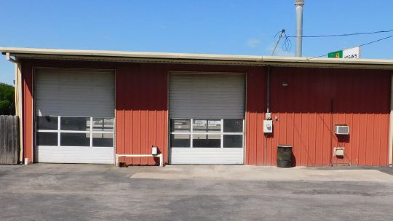 1119 S. Sam Rayburn Fwy & 1116 S Austin St, Tom Bean, TX 75090