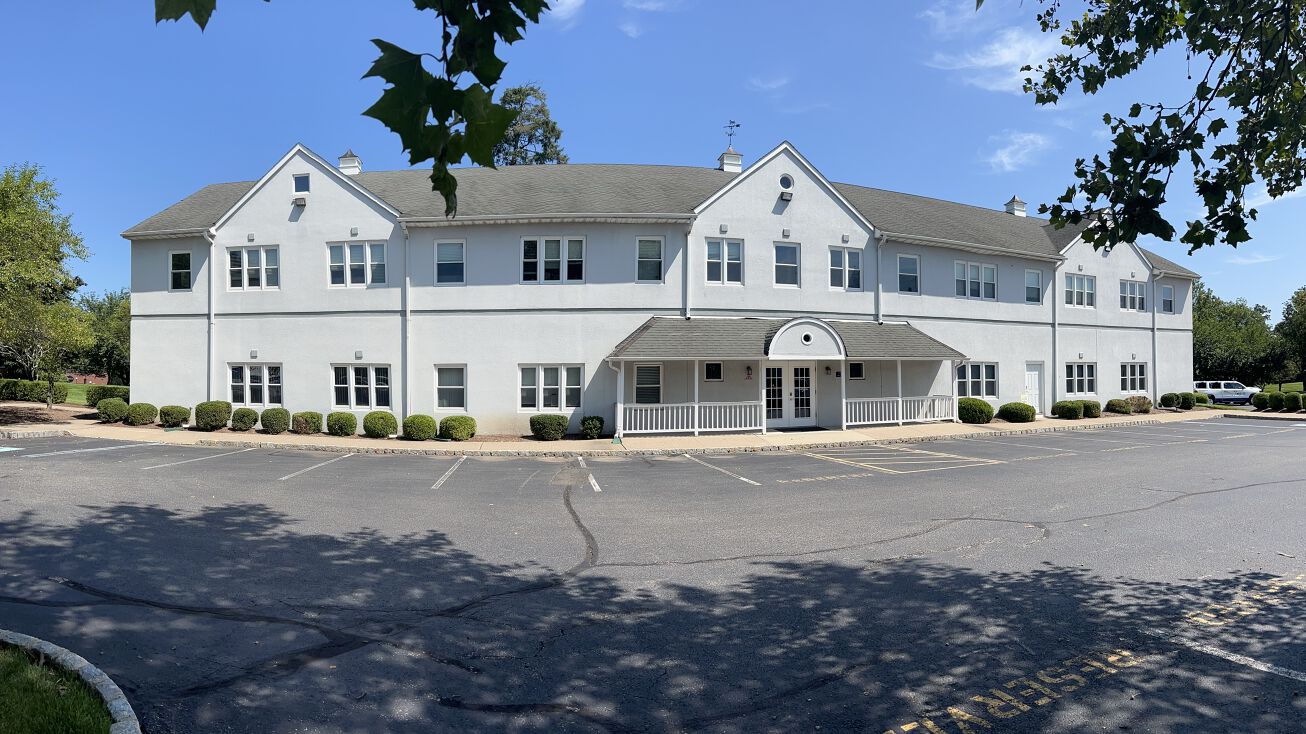 8 Bartles Corner Rd, Flemington, NJ 08822