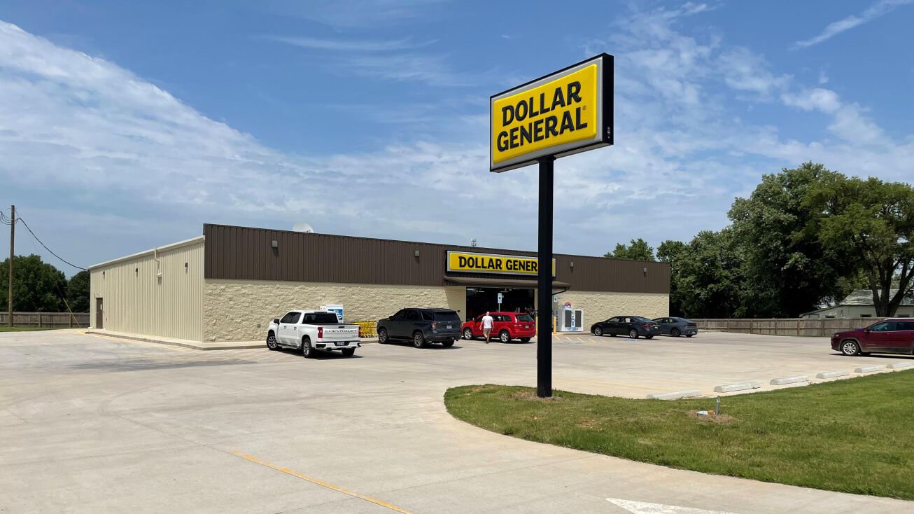 W Hwy 12, Gentry, AR 72751