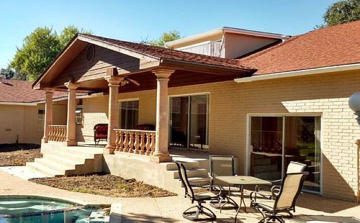 image of property at 1811 E COURT ST Seguin TX 78155-5321