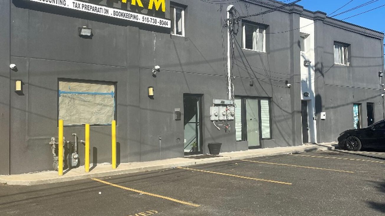 496 Jerusalem Ave, Uniondale, NY 11553