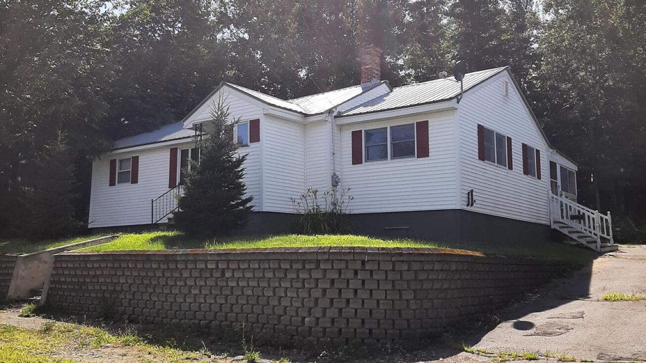 24 Cottage Rd, Millinocket, ME 04462