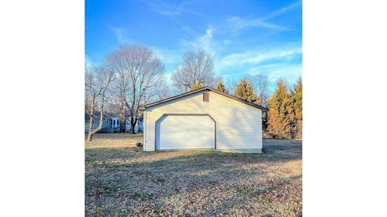 701 Krebs Station Rd, Paducah, KY 42003