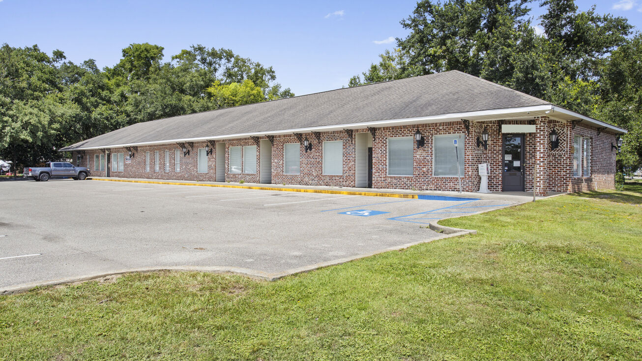 38 Pass Rd, Gulfport, MS 39507