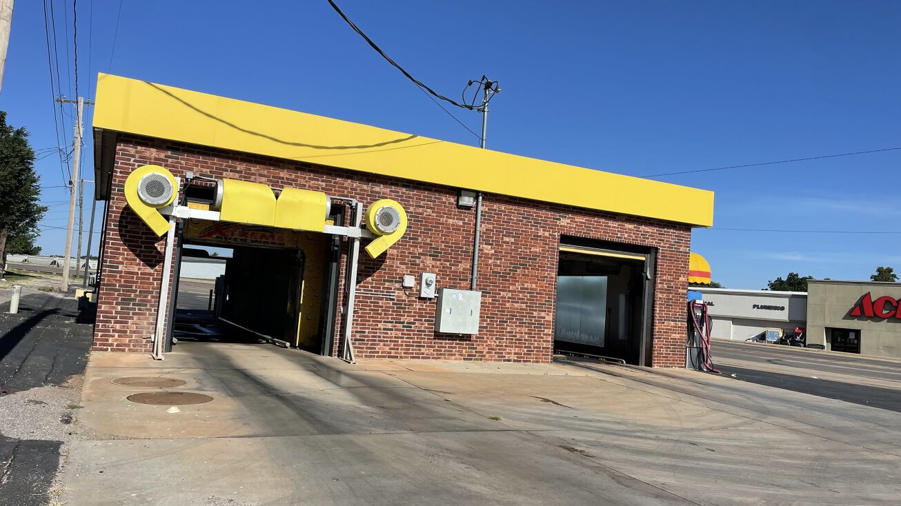 1502 W Gary Blvd, Clinton, OK 73601