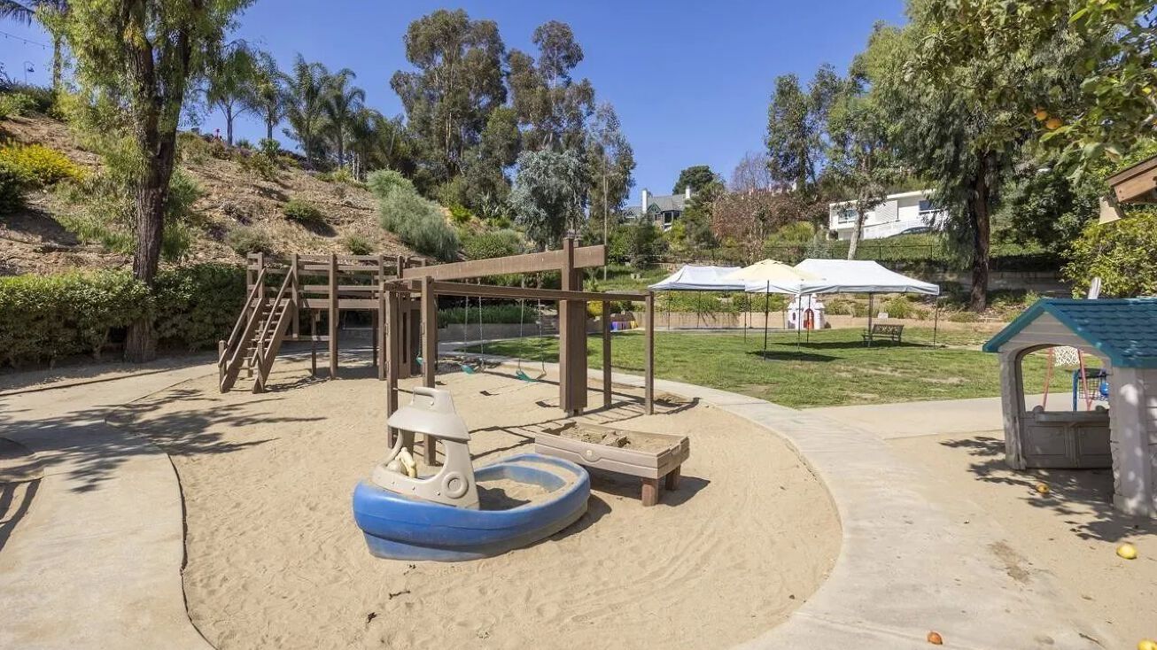 2135 Encinitas Blvd, Encinitas, CA 92024