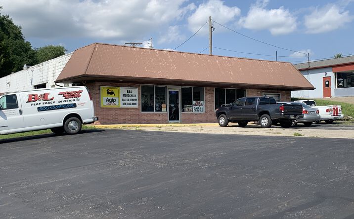 Pictures of Retail property located at 772 College St, Wadsworth, OH 44281 for sales - image #1