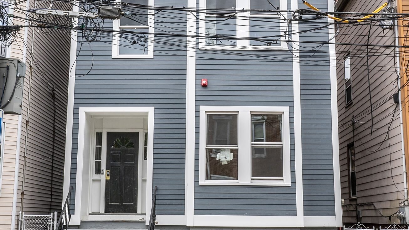 1 Saratoga St, Boston, MA 02128