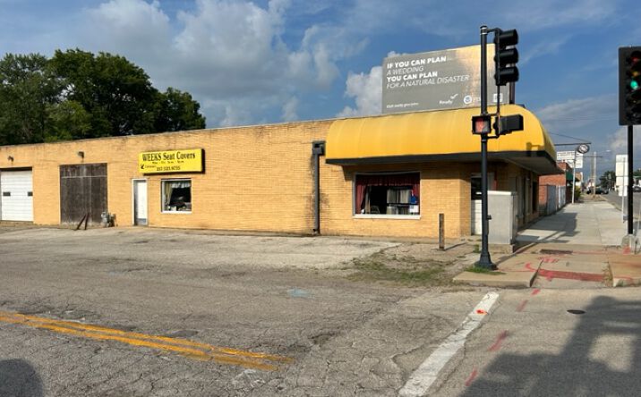 Pictures of Retail property located at 229 N Grand Ave W, Springfield, IL 62702 for sales - image #1