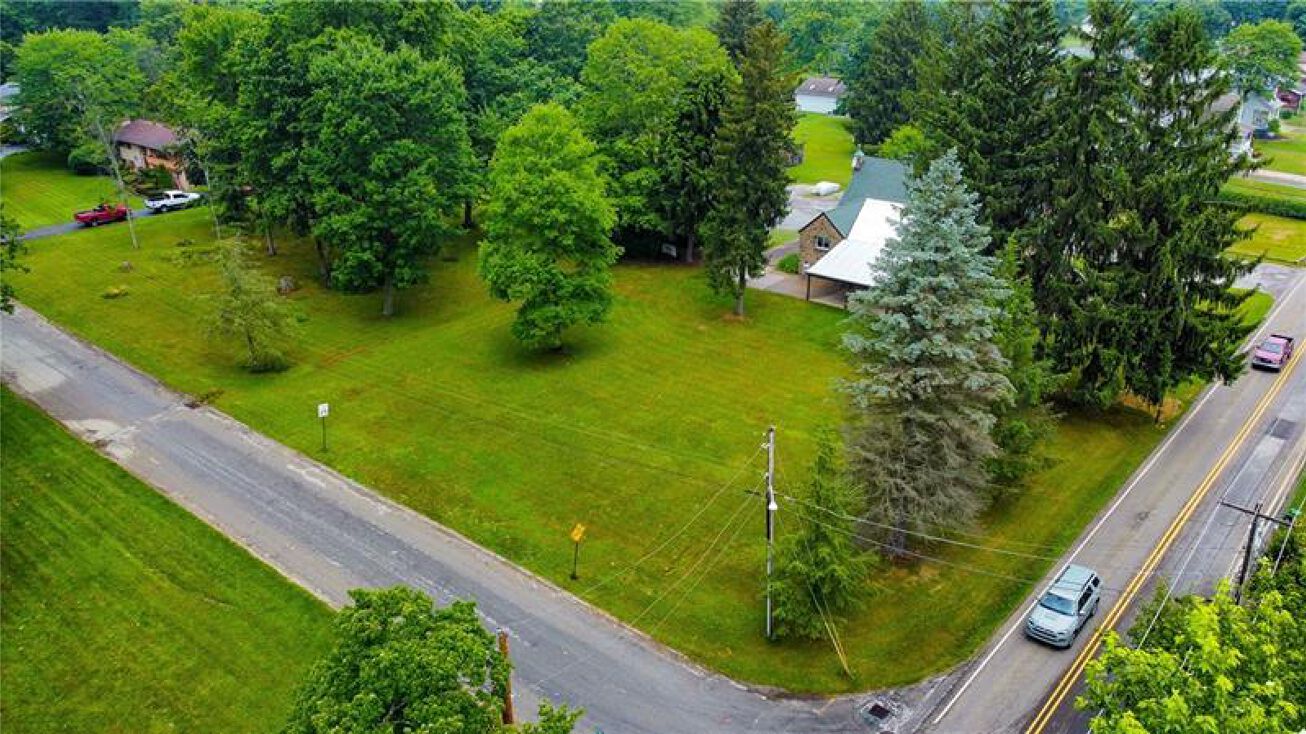 317 Meridian Rd, Butler, PA 16001