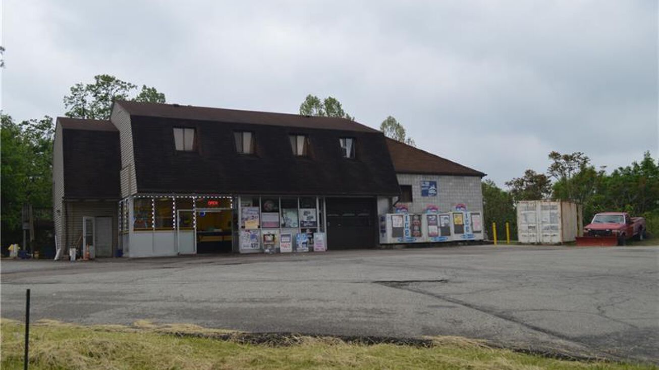 5622 Homeville Rd, West Mifflin, PA 15122