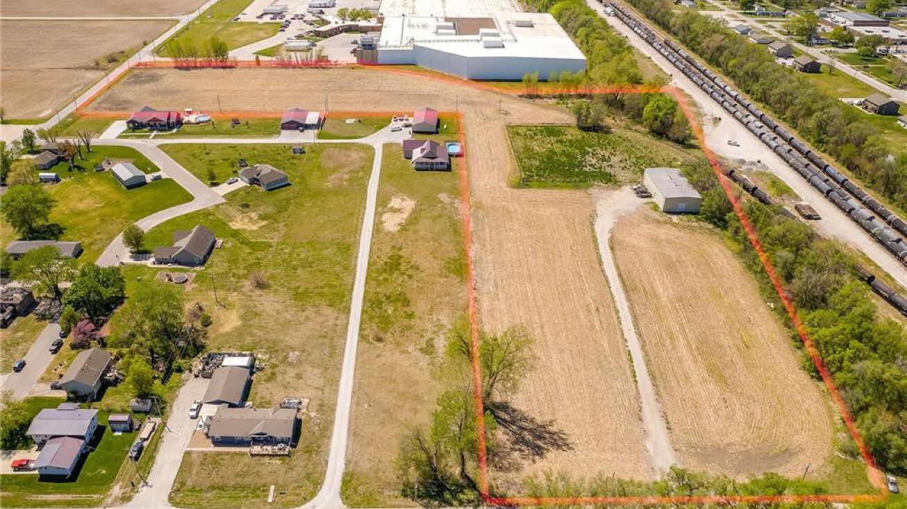 102 S 8th Street, Elwood, KS 66024