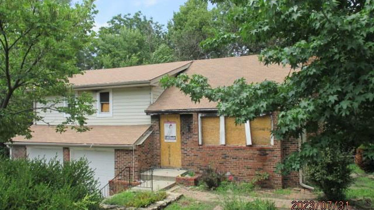 6120 N Baltimore Avenue, Gladstone, MO 64118