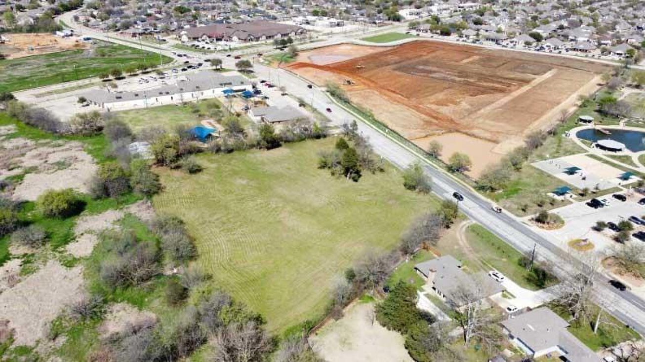 1721 N Walnut Creek Drive, Mansfield, TX 76063