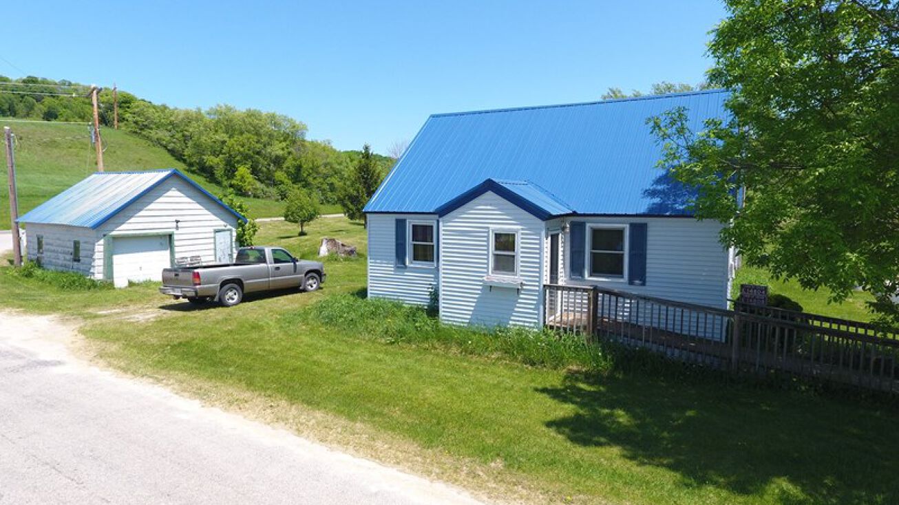 E14804 Warner Ave, Yuba, WI 54634