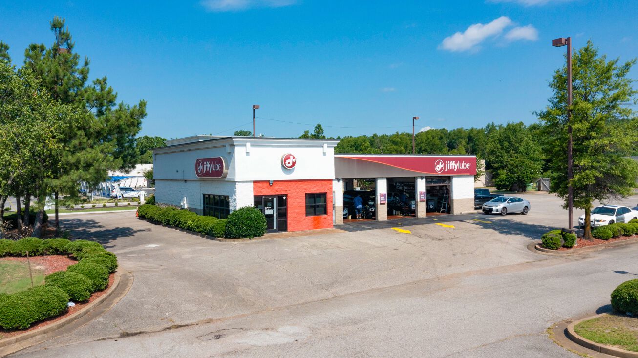 1652 Goodman Rd W, Horn Lake, MS 38637