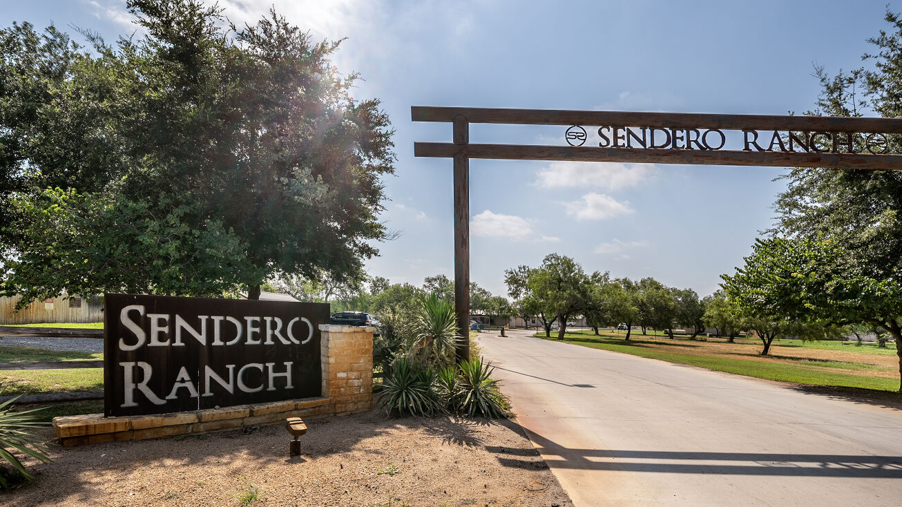 3558 I35, Pearsall, TX 78061