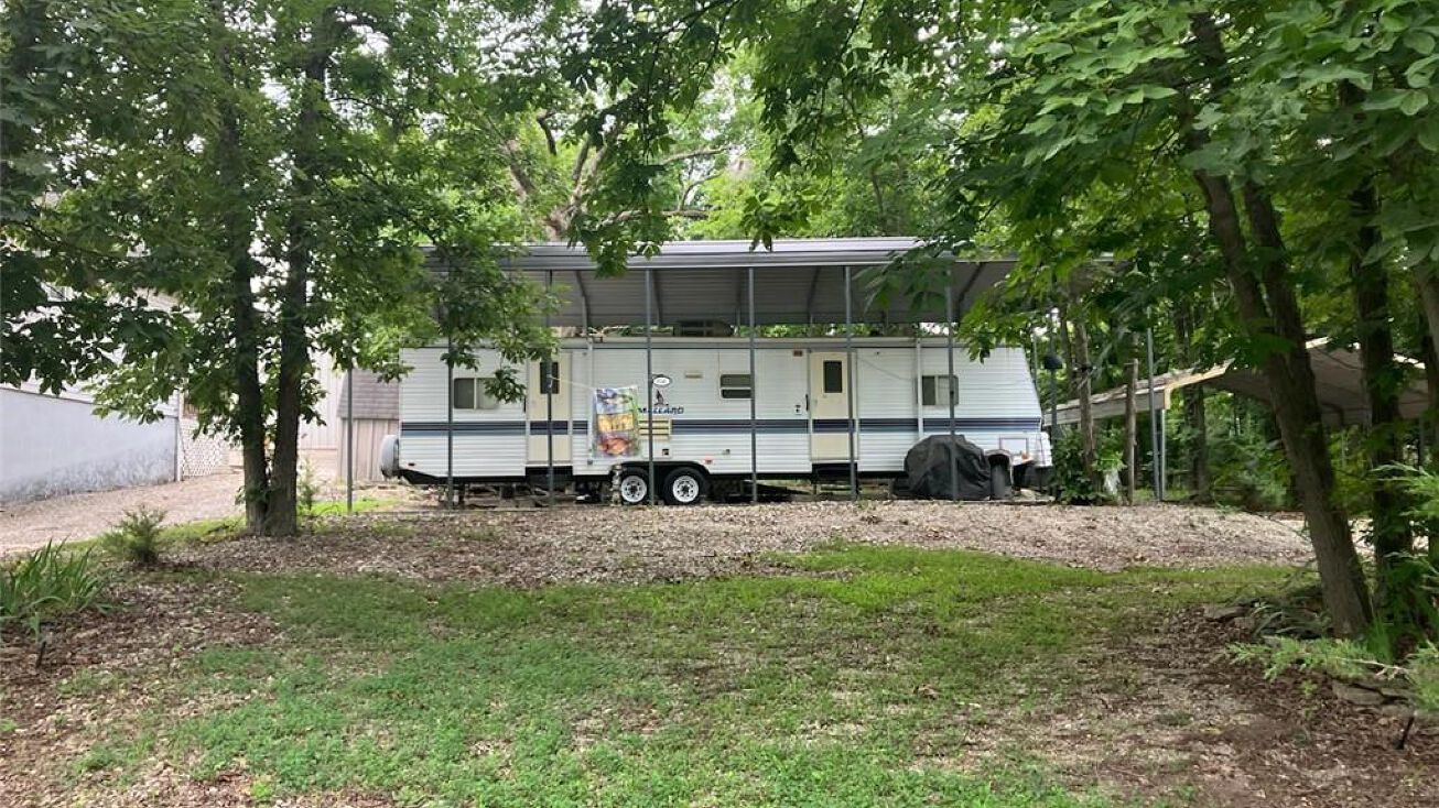 18 & 22 E Crestwood Circle, Linn Valley, KS 66040