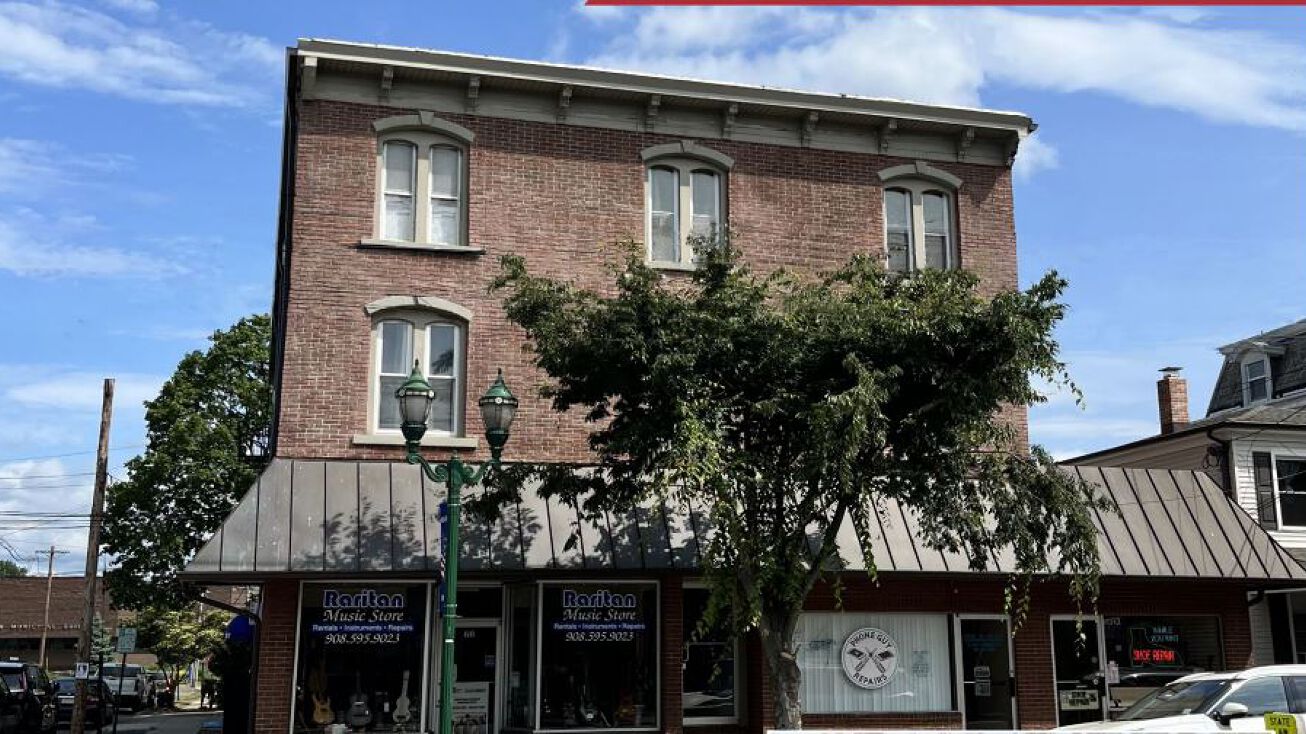 54 W Somerset St, Raritan, NJ 08869