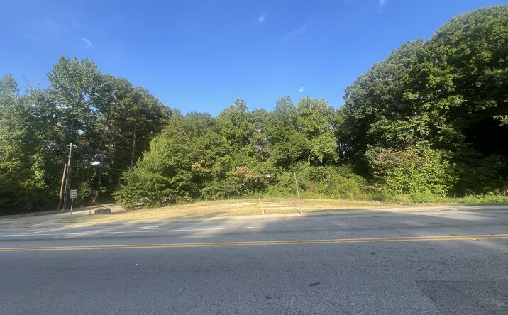 Pictures of Land property located at 2072 Delowe Dr, Atlanta, GA 30344 for sales - image #1